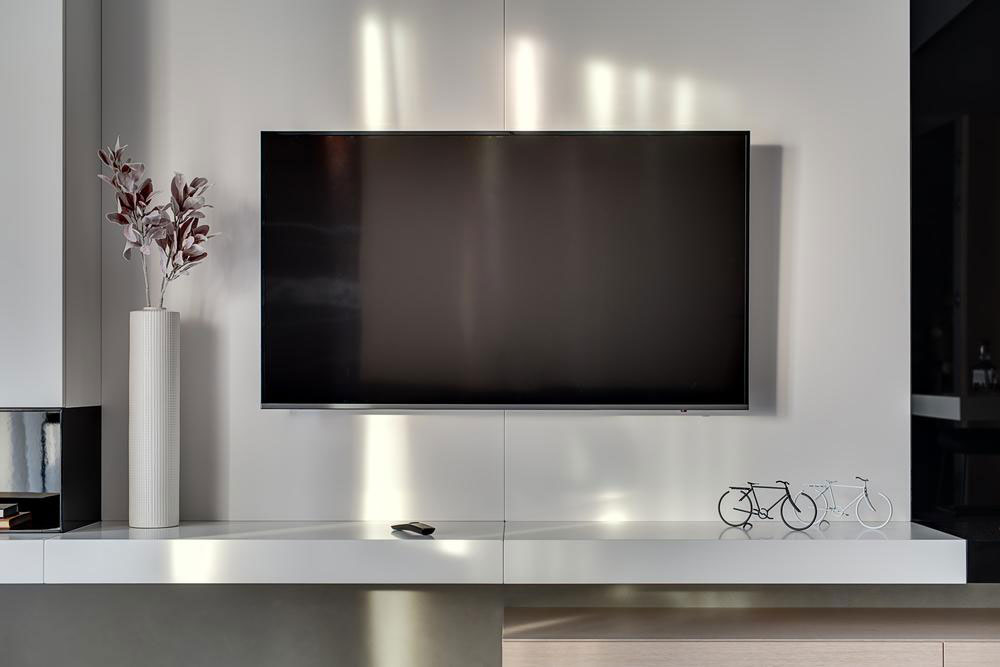 Samsung QLED vs OLED – battle for value in picture technology
